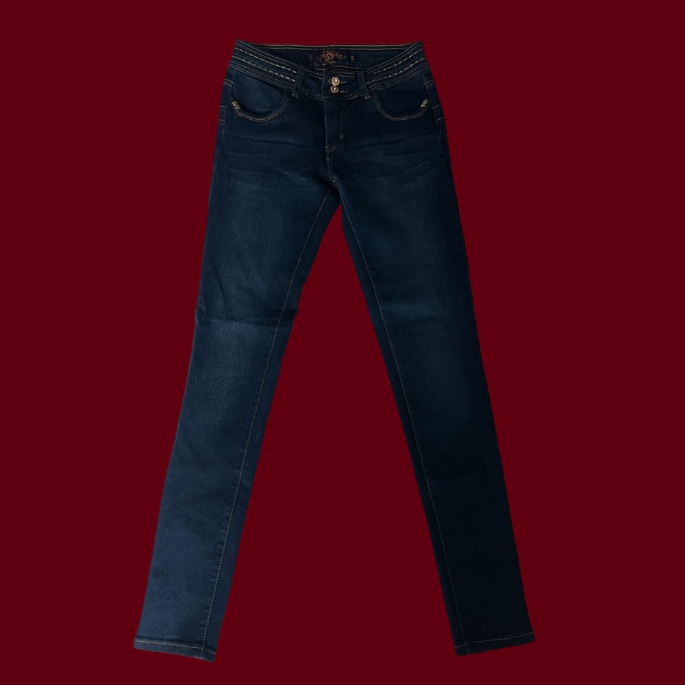 Blue Jeans - Picture 2 of 4